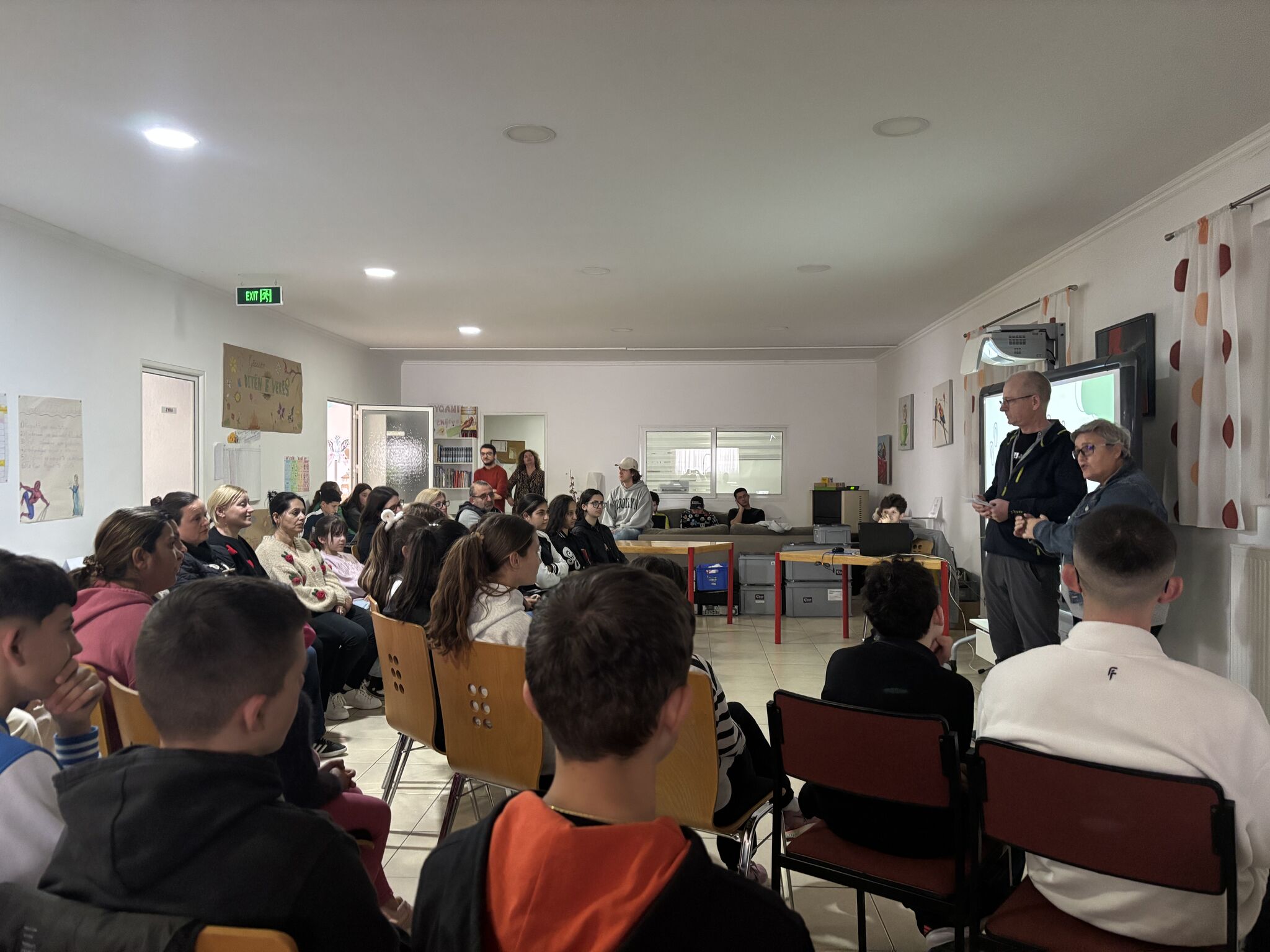 Participants presenting their projects